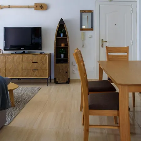 Apartment First Line Sea Views With Pool And Free Parking