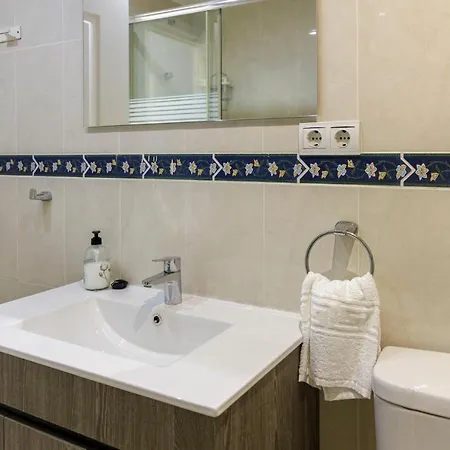 First Line Sea Views With Pool And Free Parking