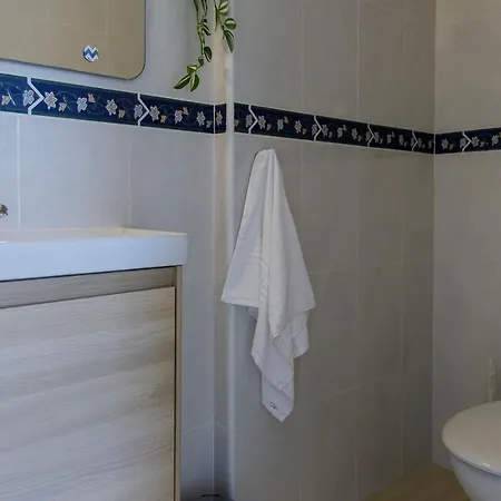 First Line Sea Views With Pool And Free Parking *